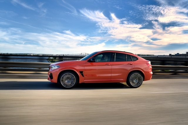 P90354192_highRes_the-all-new-bmw-x4-m
