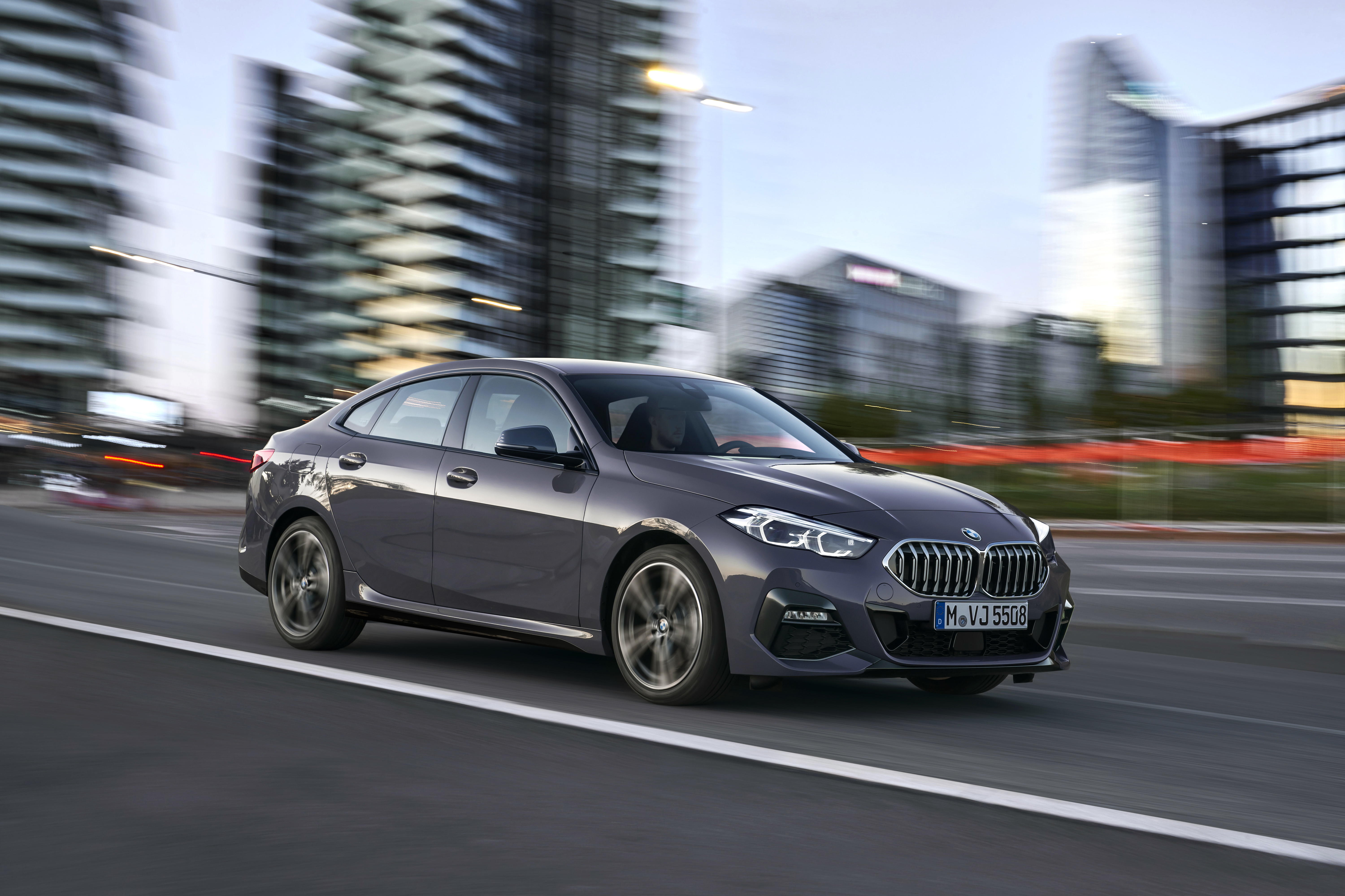 P90370580_highRes_the-all-new-bmw-2-se